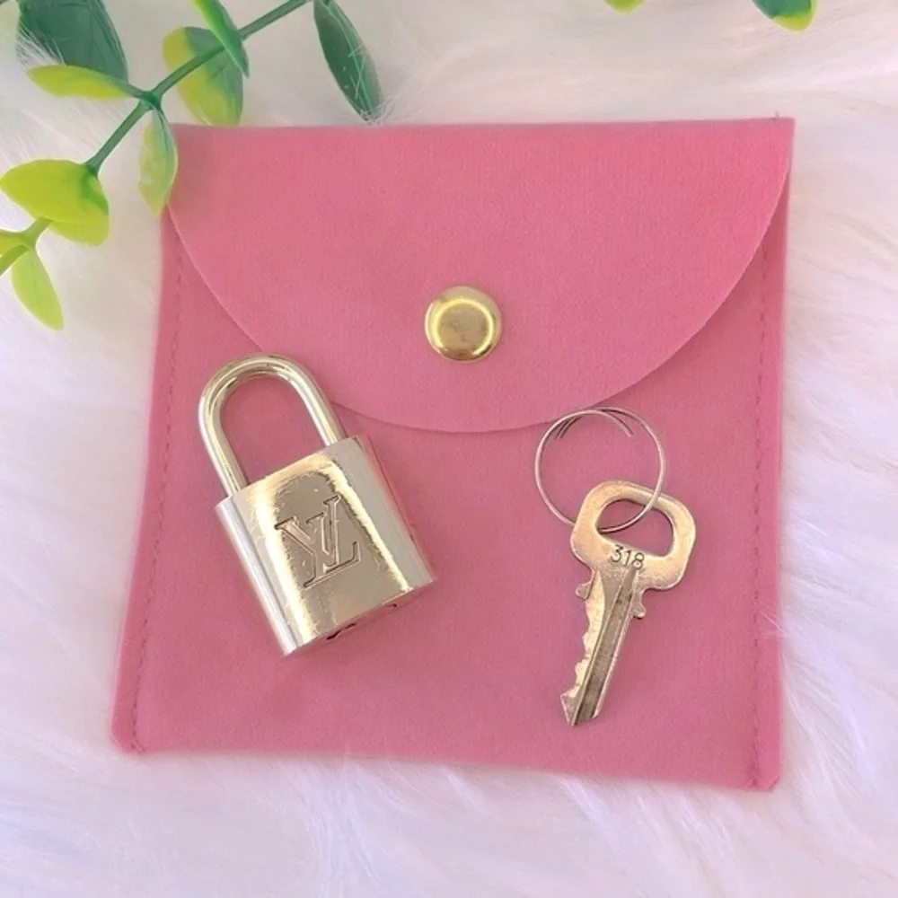 Louis Vuitton Padlock and‎ Key # 318